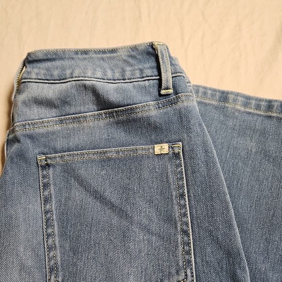 Halara Women's Pull On Straight Leg Stretch Blue Jeans Medium High Rise Soft - Picture 2 of 10